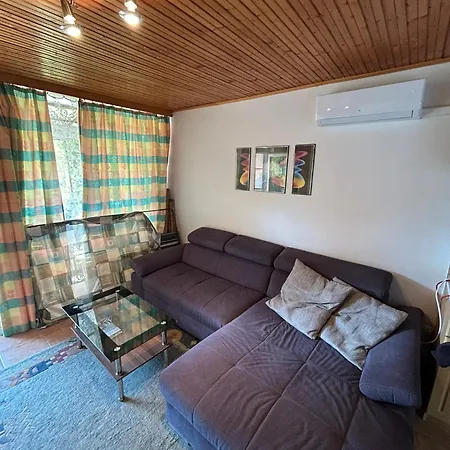 아파트 Zam Apartmant 자르마디